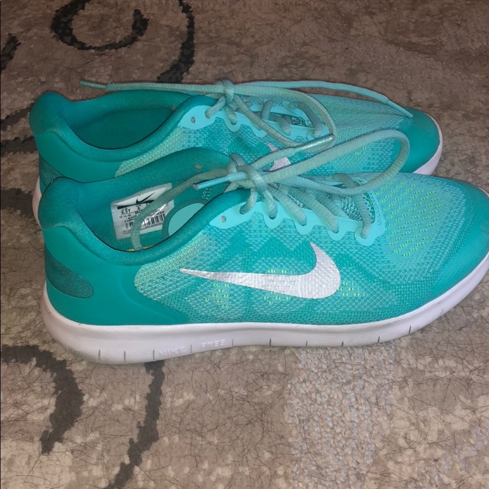 NIKE FREE RUNNERS!! (Youth)